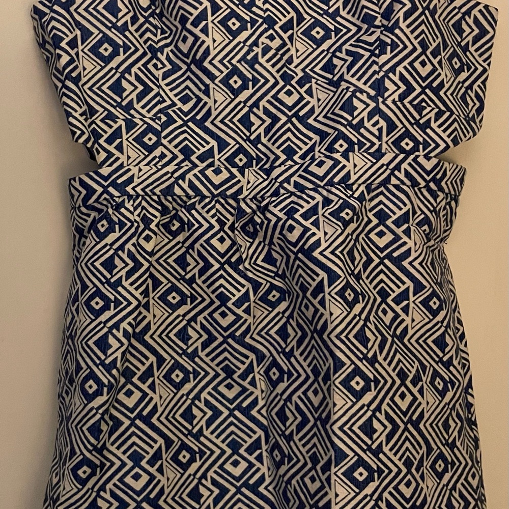 Blue and white size 18 American Eagles Outfitters. Versatile with side cutouts.